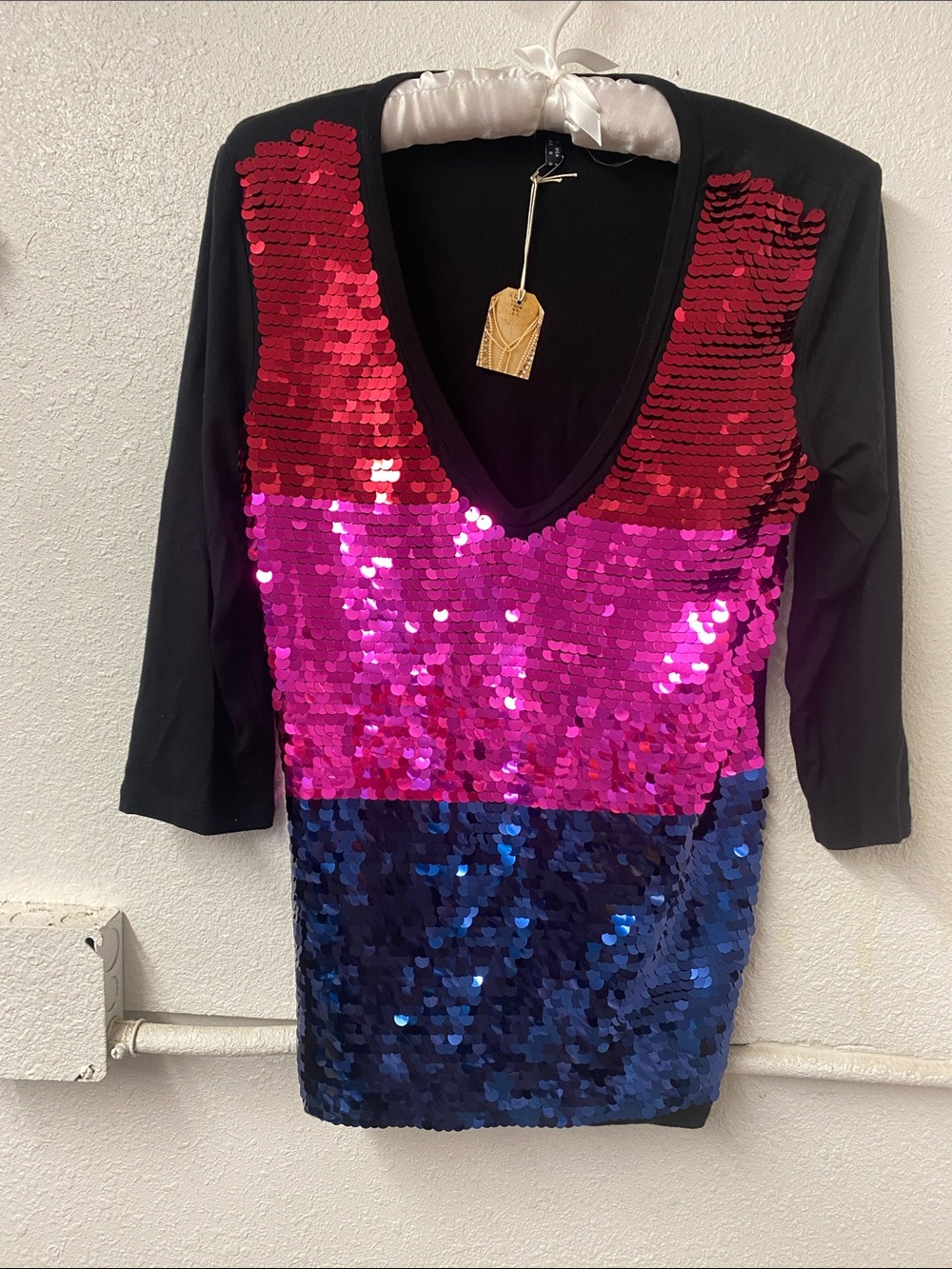 Emporio Armani - Sequin Colorblock V-Neck -stretchy soft knit Top  - small (8)